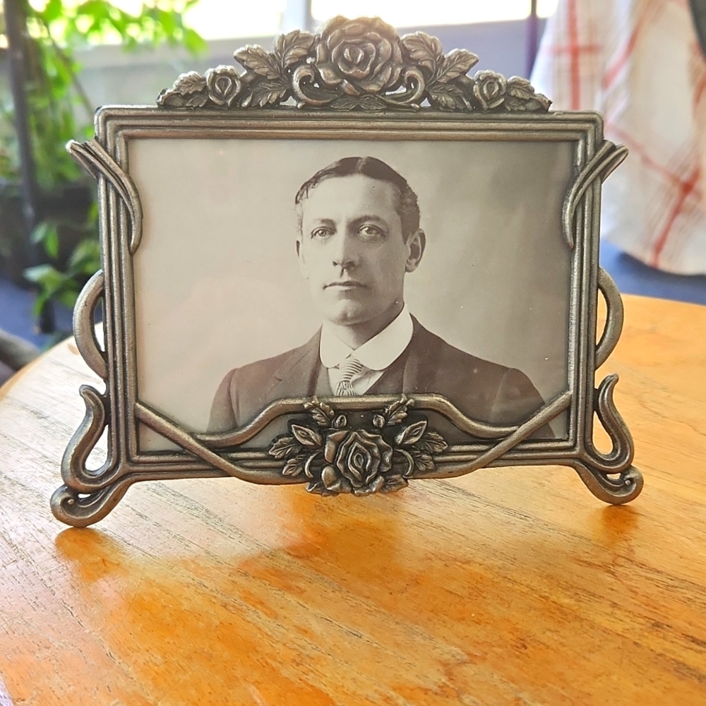 Beautiful Detailed 3x5 metal photo frame